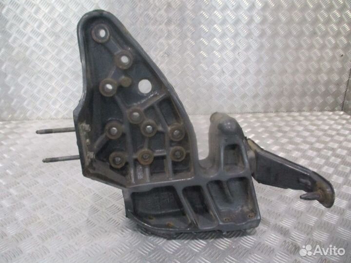 Кронштейн торсиона правый renault 5010574625