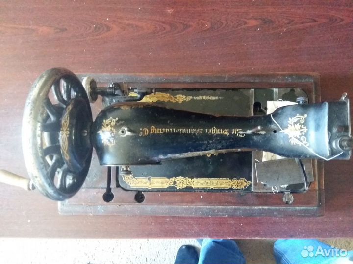 Продам старинную швейную машинку зингер