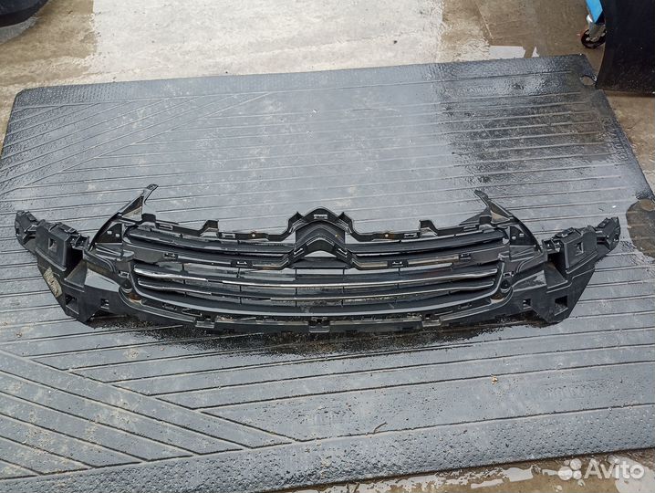 Решетка переднего бампера Ситроен С4 Б7 Седан