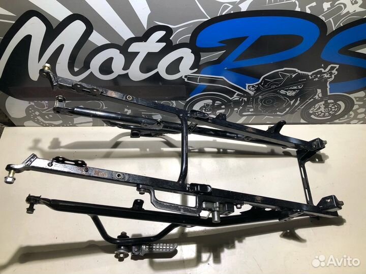 Задний подрамник Kawasaki ZZR 400-1 1992г