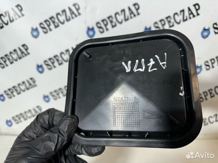 Колпачек двери передний правый Skoda Octavia A7