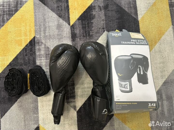 Боксерские перчатки 14 унций б/у