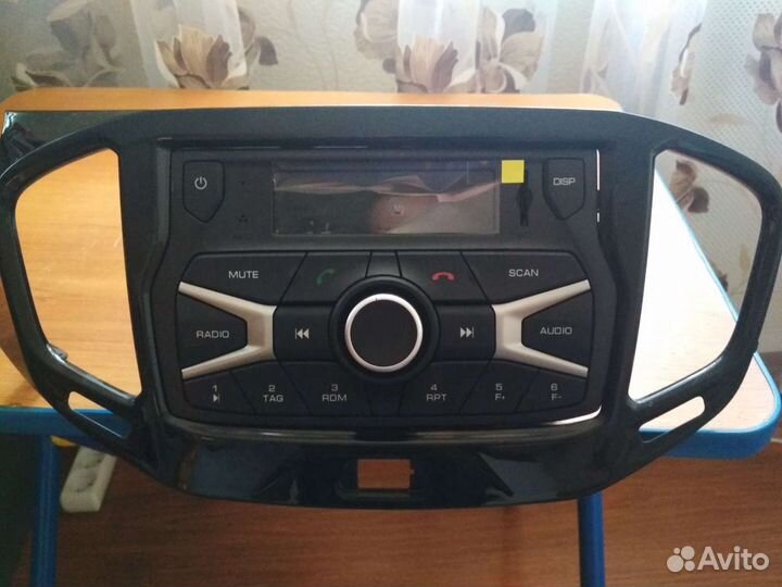 Штатная мультимедиа Веста св кросс