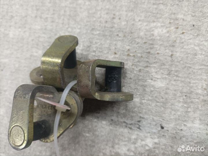 Ответные части дверных замков Peugeot 406