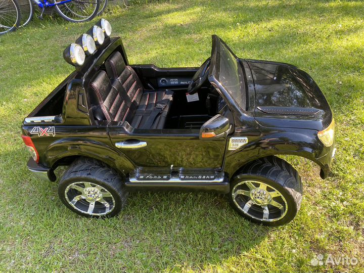 Детский электромобиль Ford