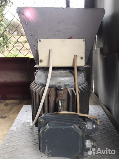 Зернодробилка-мельница