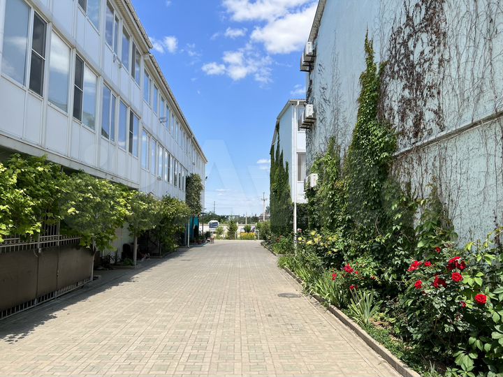 3-к. апартаменты, 97 м², 1/3 эт.