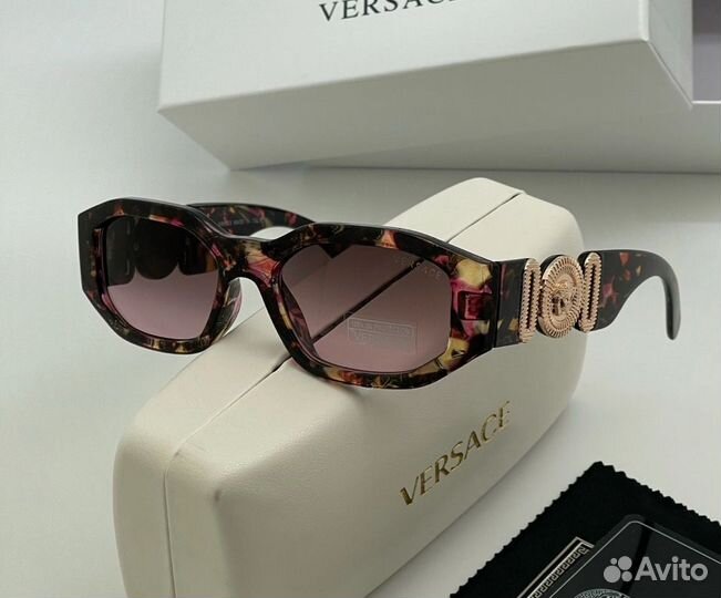 Солнцезащитные очки versace