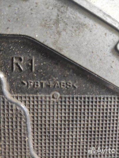 Замок двери задний левый Toyota Avensis ADT251