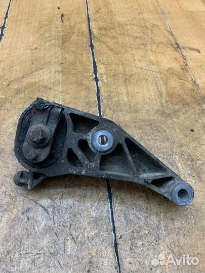 Кронштейн двигателя Skoda Fabia BZG 2008