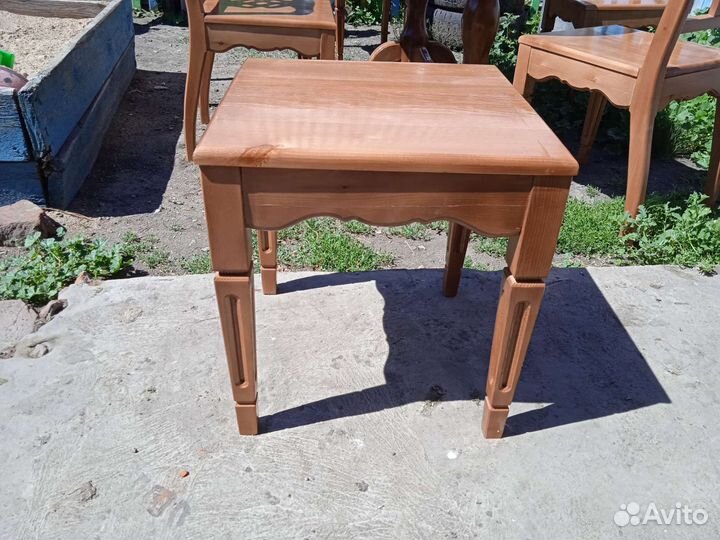 Стол и стулья