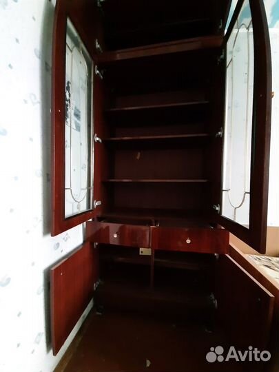 Продается книжный шкаф
