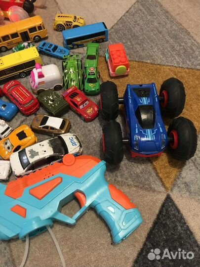 Игрушки машинки пакетом