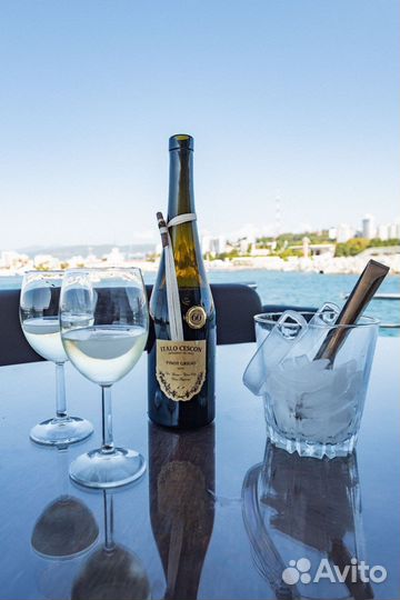 Аренда яхт и катеров / Морские прогулки