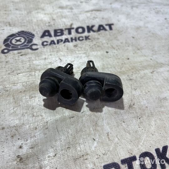 Концевик двери Nissan Primera P11