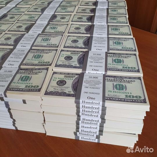 300 пачек номинал 100 Долларов