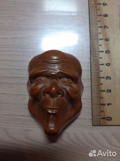 Миниатюрная деревянная маска