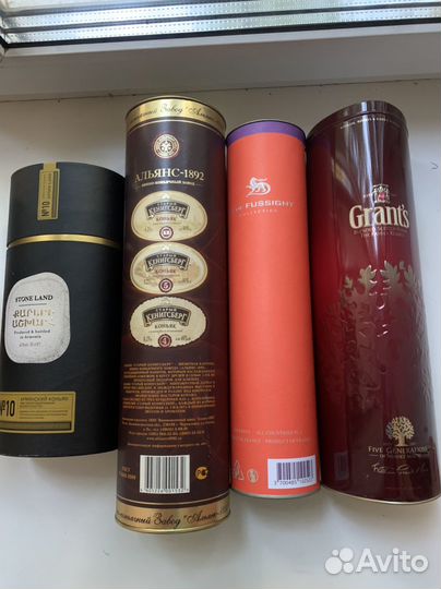 Пустые коробки от фирменного алкоголя