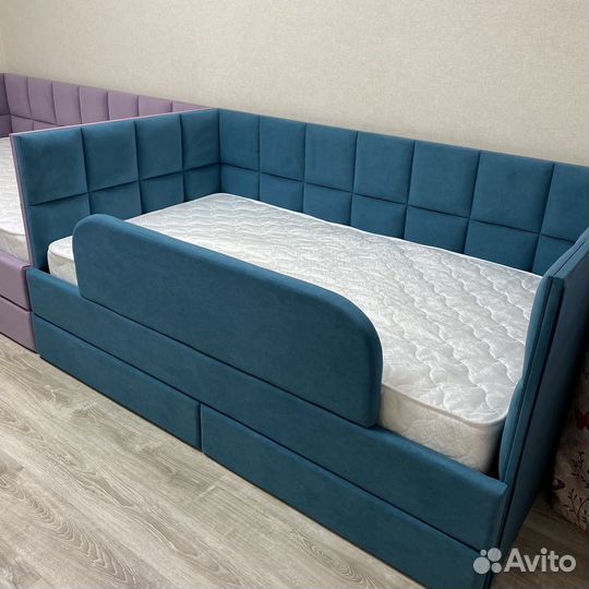 Кровать диван для ребенка подростка со спинками