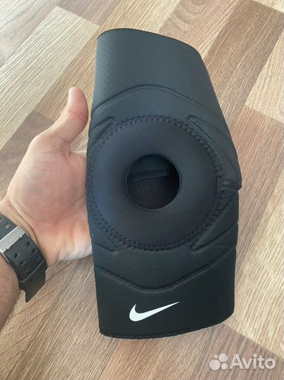 Наколенник Nike