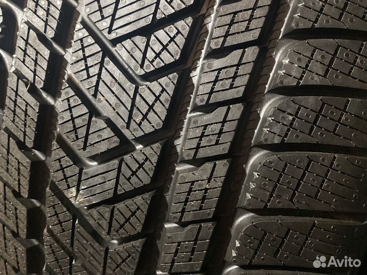 Pirelli Scorpion Winter 275/35 R22