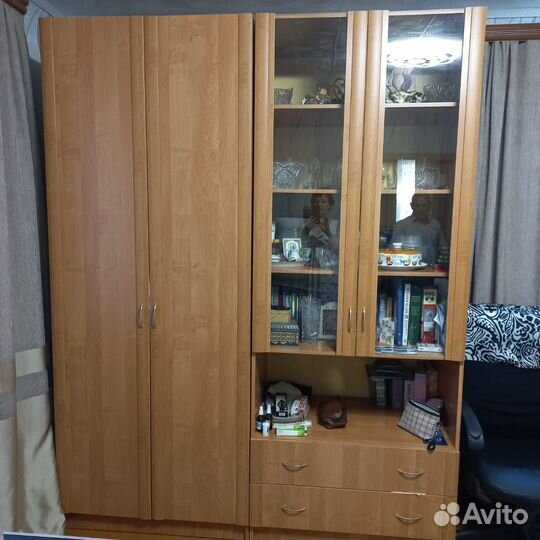 Компьютерный стол и шкаф