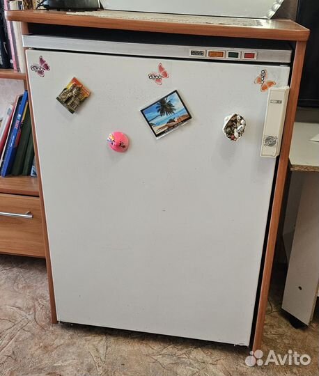 Тумба для морозильной камеры