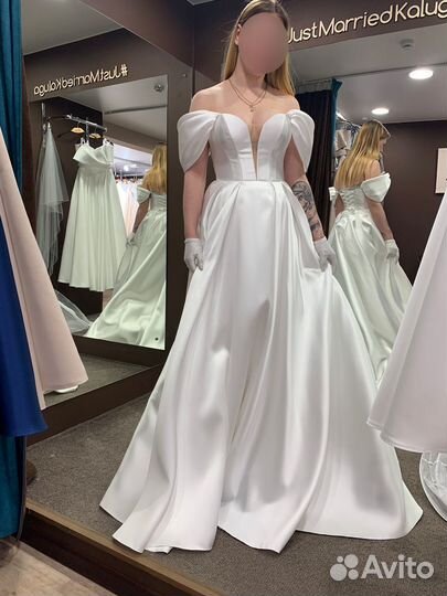 Свадебное платье со шлейфом