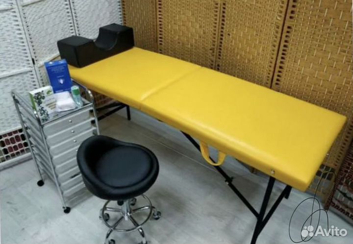 Кушетка в желтом цвете в наличии