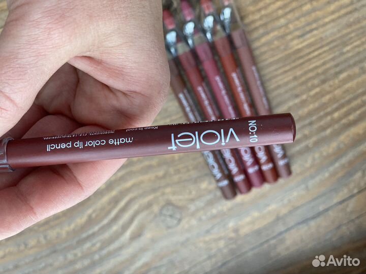 Карандаш для губ новый