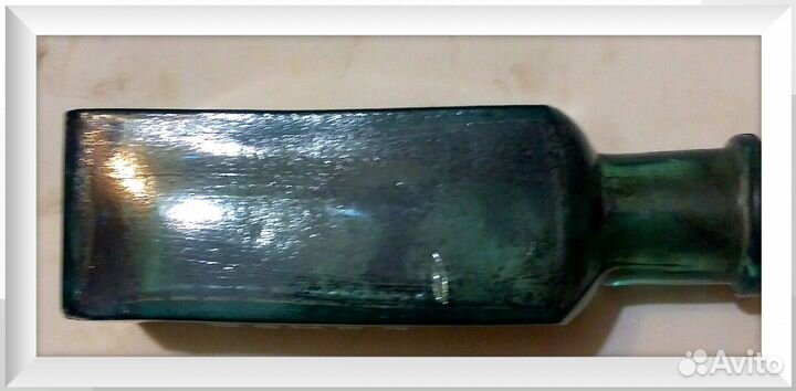 Стеклянная бутылка из-под ваксы 