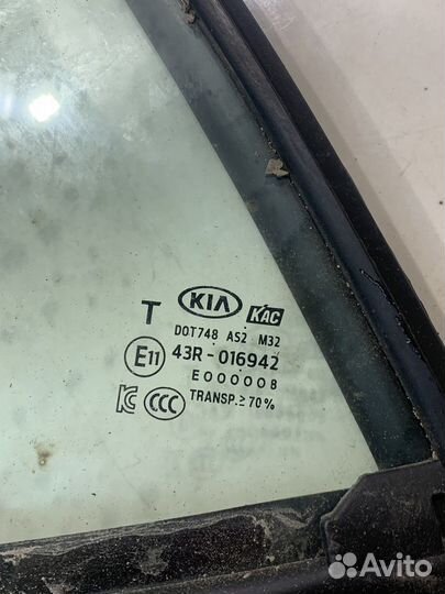 Стекло двери (уголок) (заднее, левое)