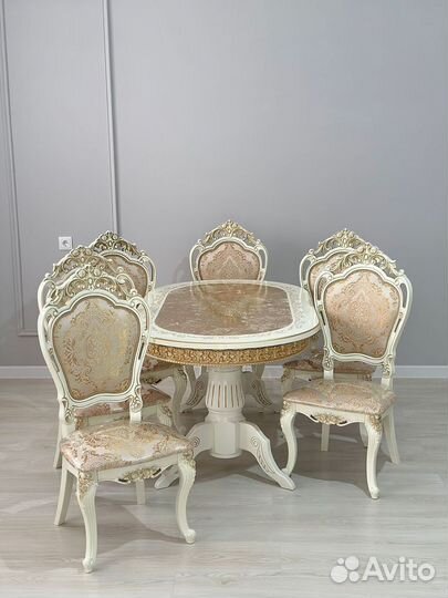 Стол обеденный. В наличии
