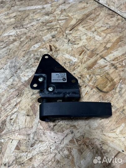 Механизм открытия замка двери багажника в сборе с