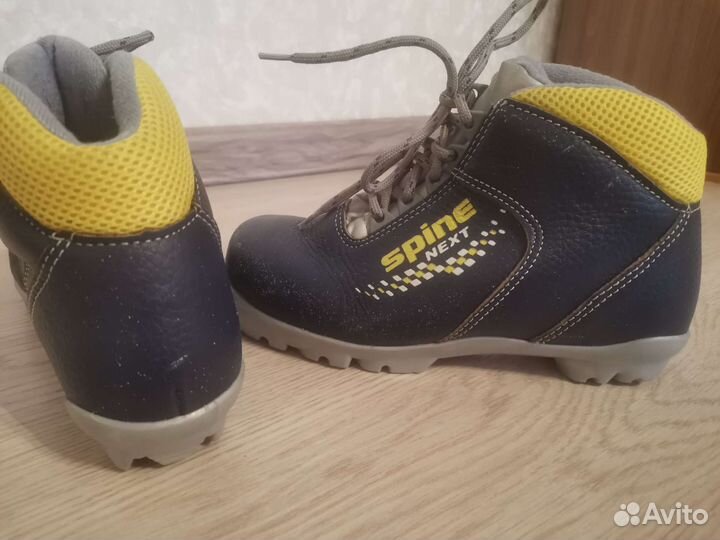 Лыжные ботинки кожа 35