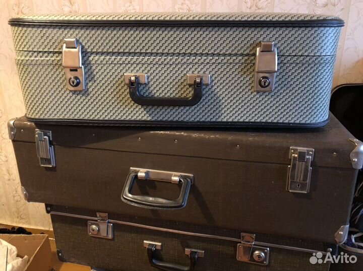 Продаю старинные чемоданы