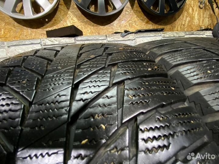 Triangle Snowlink PL02 235/40 R18