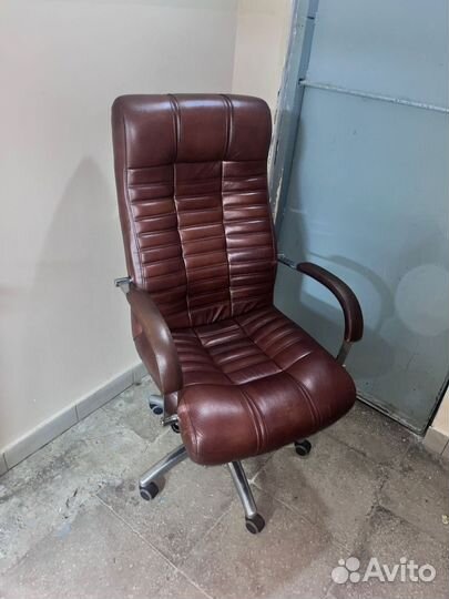 Кресло кожаное