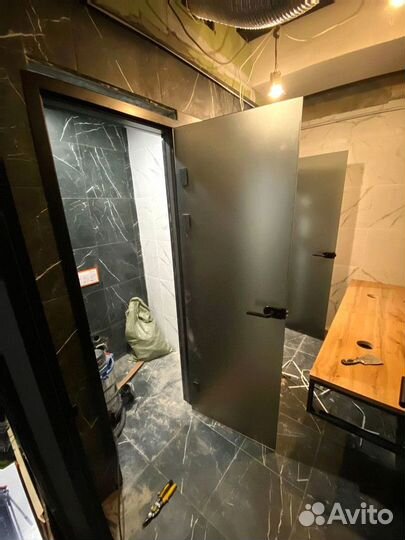 Стеклянная дверь по индивидуальным размерам