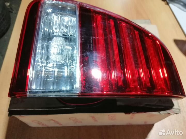 Фонарь в крышку багажника Lexus LX470 05-07г