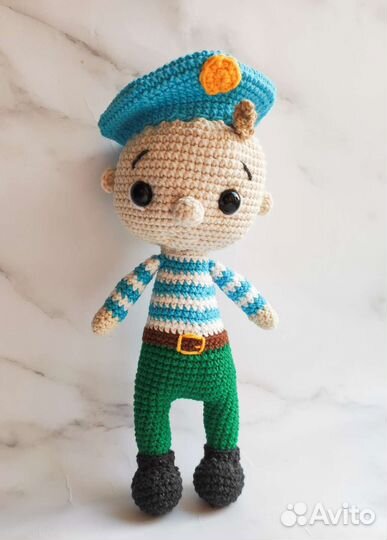 Вязаные игрушки. Кукла. Вдв. Солдат