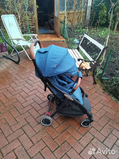 Прогулочная коляска