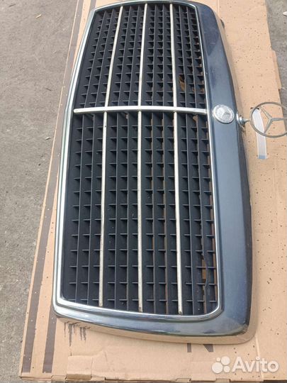 Решётка капота Мерседес 124