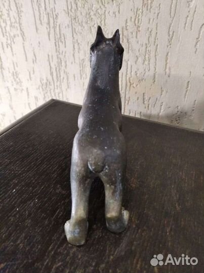 Собака бронза