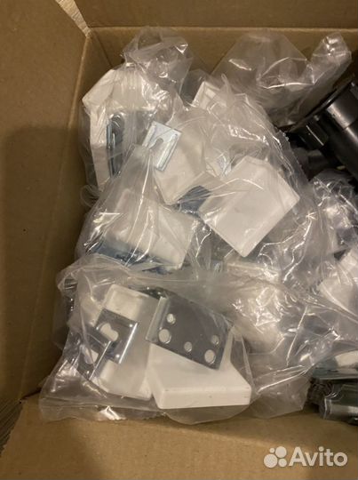 Крепежи и ножки для кухни новые