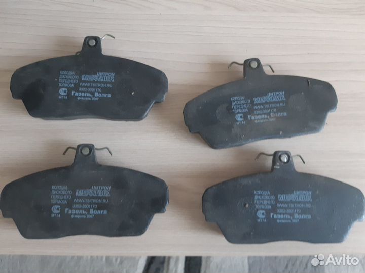 Колодка дискового переднего тормоза