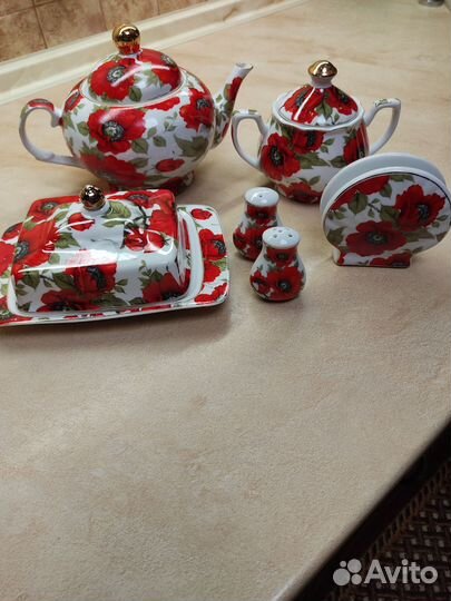 Тортовницы,сервизы, наборы