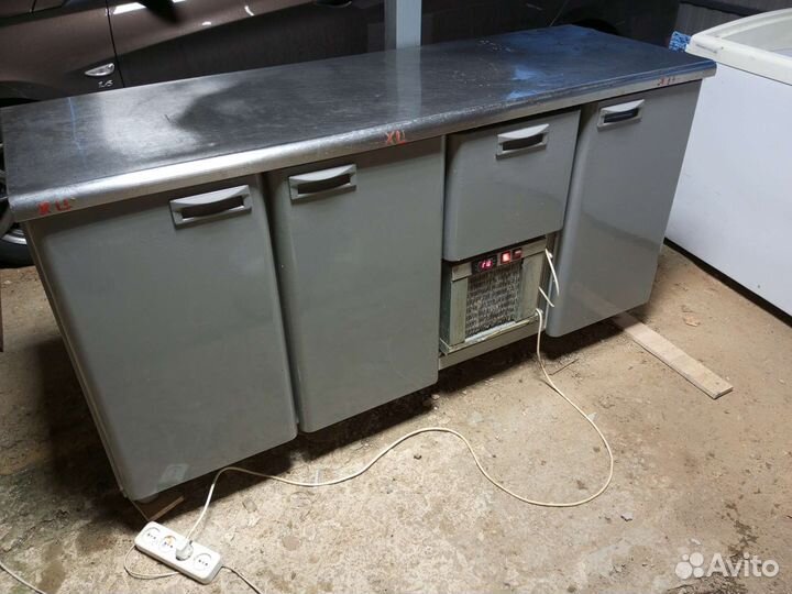 Холодильный стол