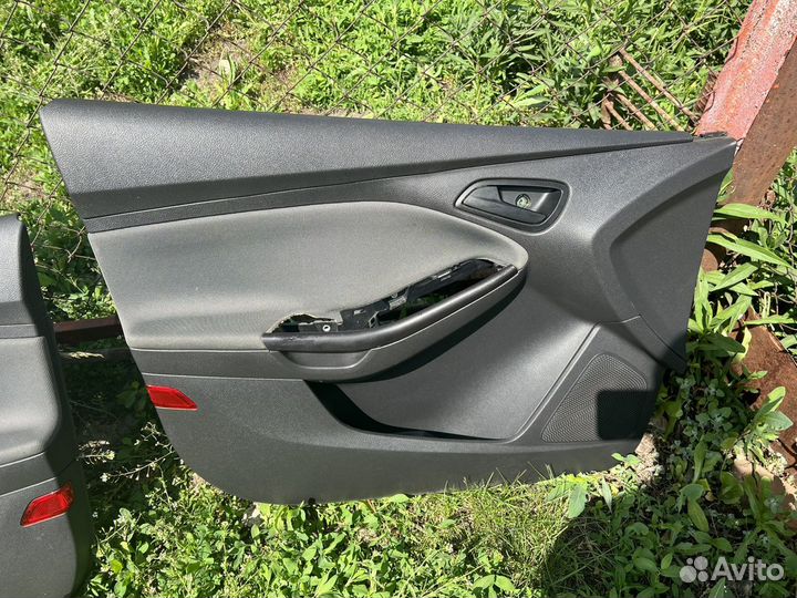 Дверные карты Форд фокус 3 хетчбэк 2012г