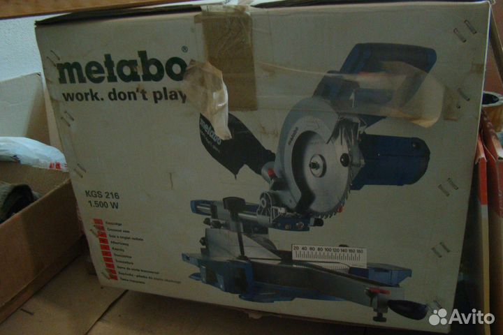 Пила торцовочная сетевая metabo KGS 216